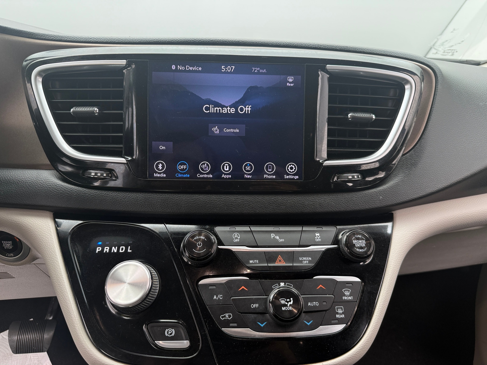 Thumbnail: 2019 Chrysler Pacifica - 3