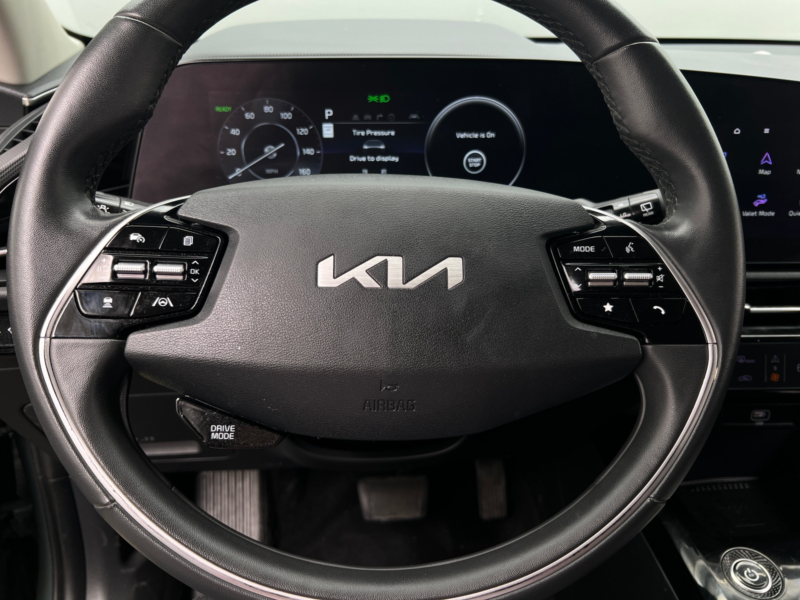 Thumbnail: 2023 Kia Niro - 4