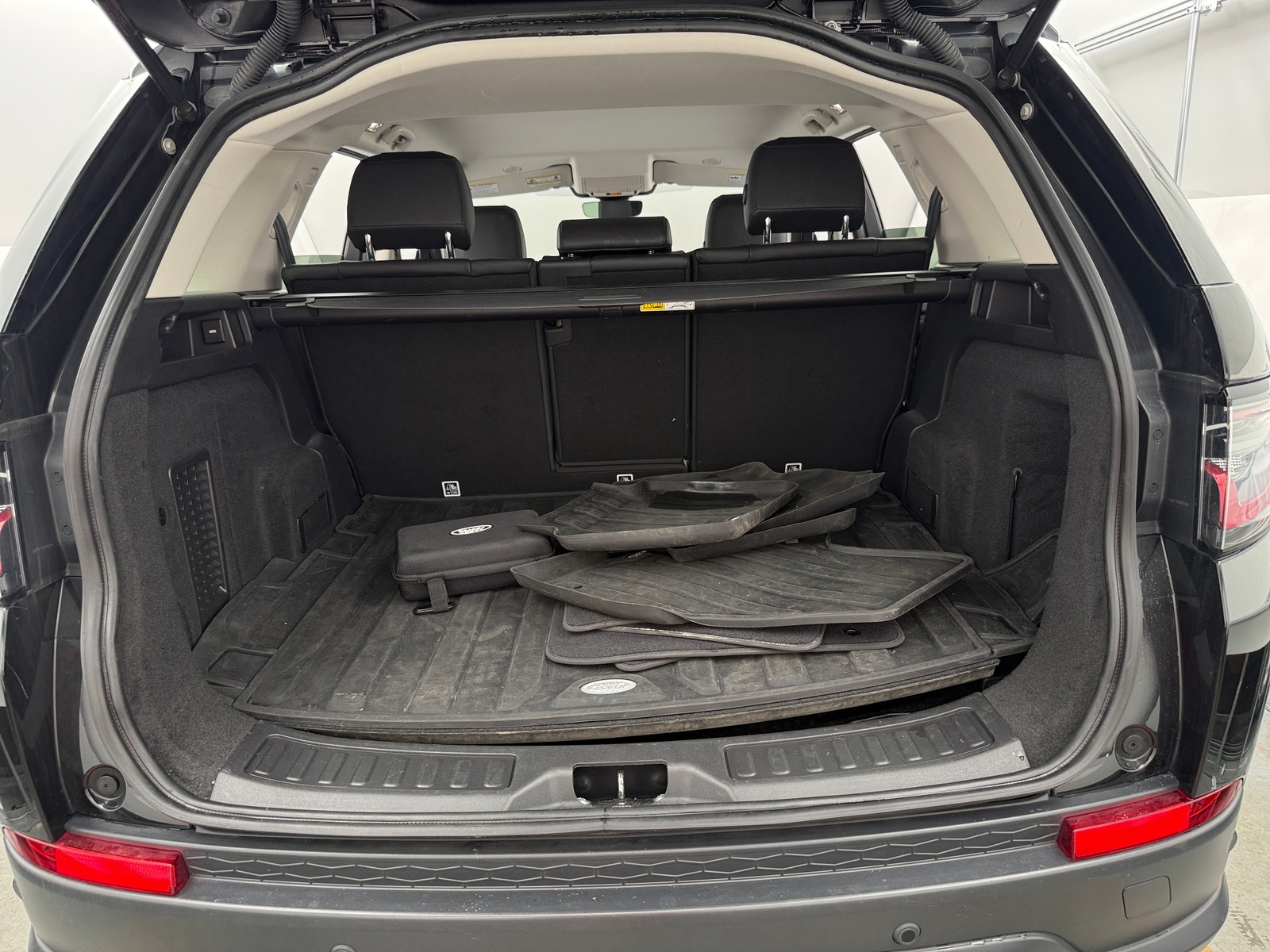 Thumbnail: 2021 Land Rover Discovery Sport - 6