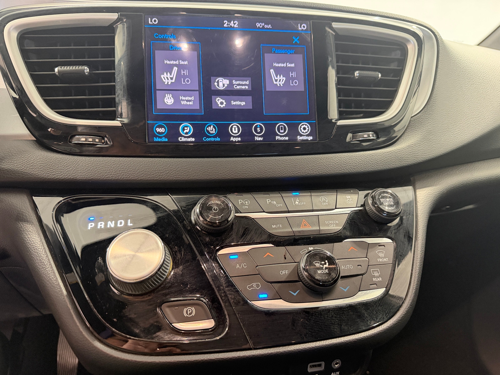Thumbnail: 2020 Chrysler Pacifica - 3