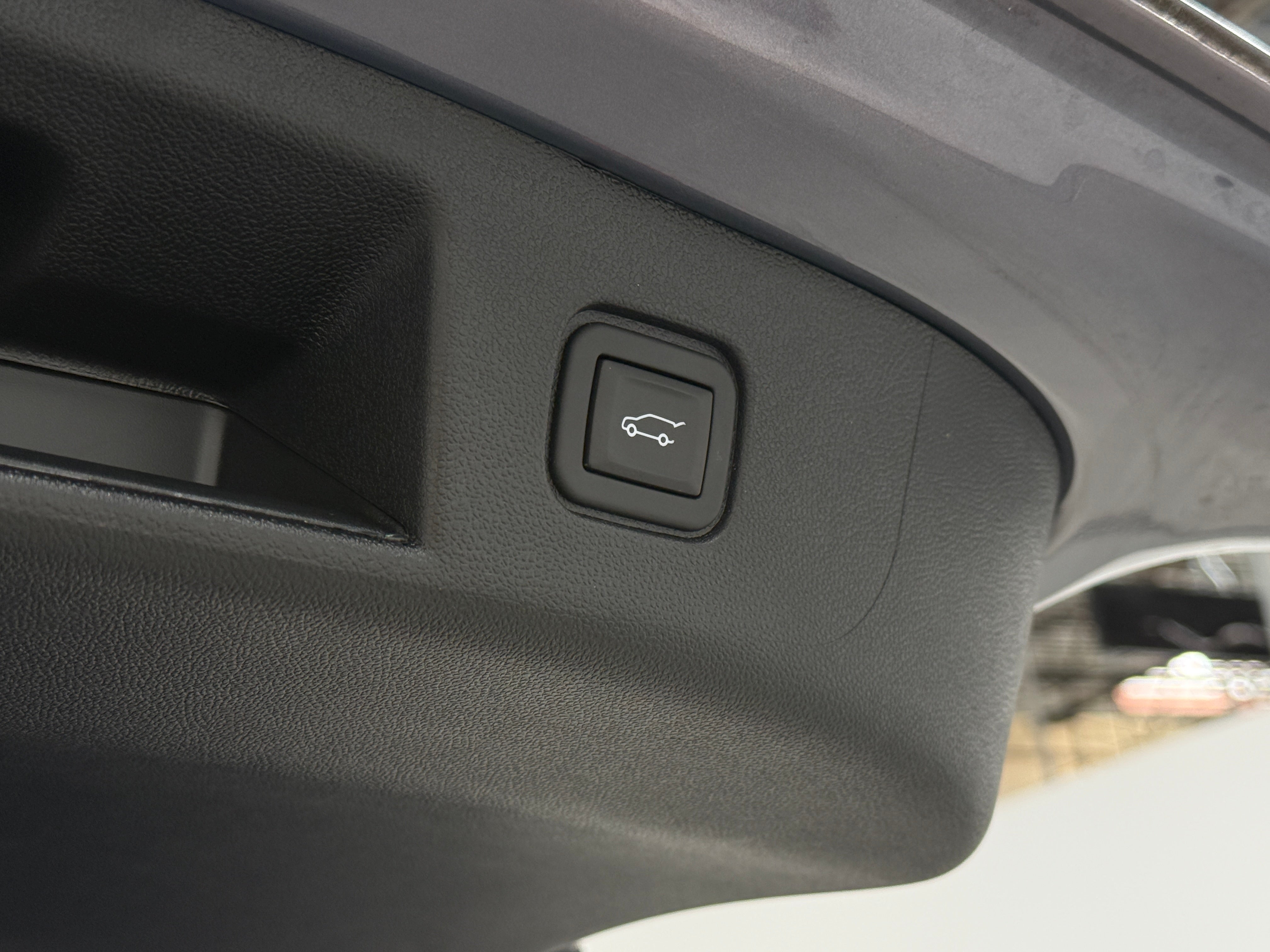 Used 2024 Chevrolet Blazer EV LT with VIN 3GNKDBRJ8RS221119 for sale in Oak Creek, WI