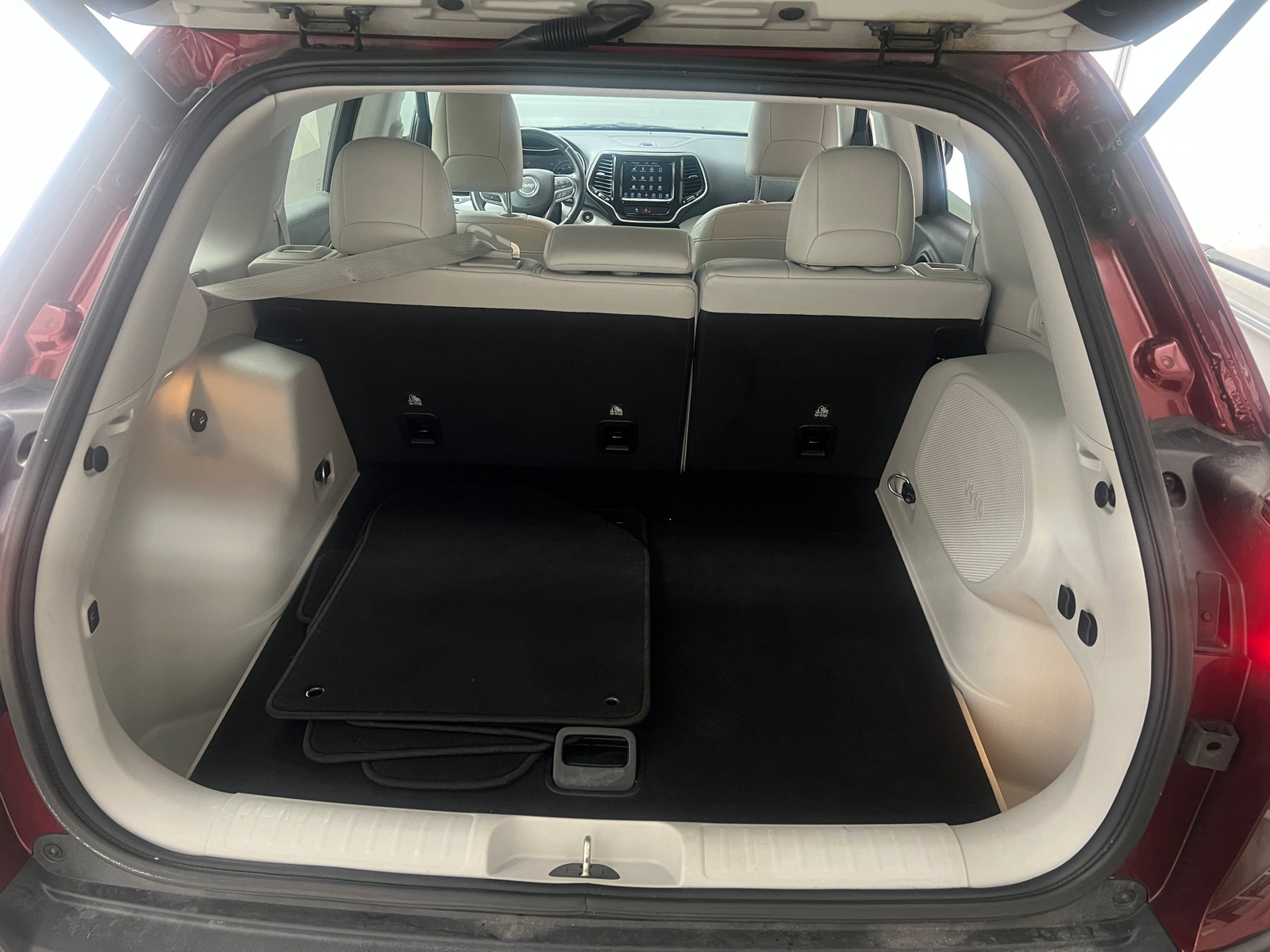 Thumbnail: 2019 Jeep Cherokee - 6