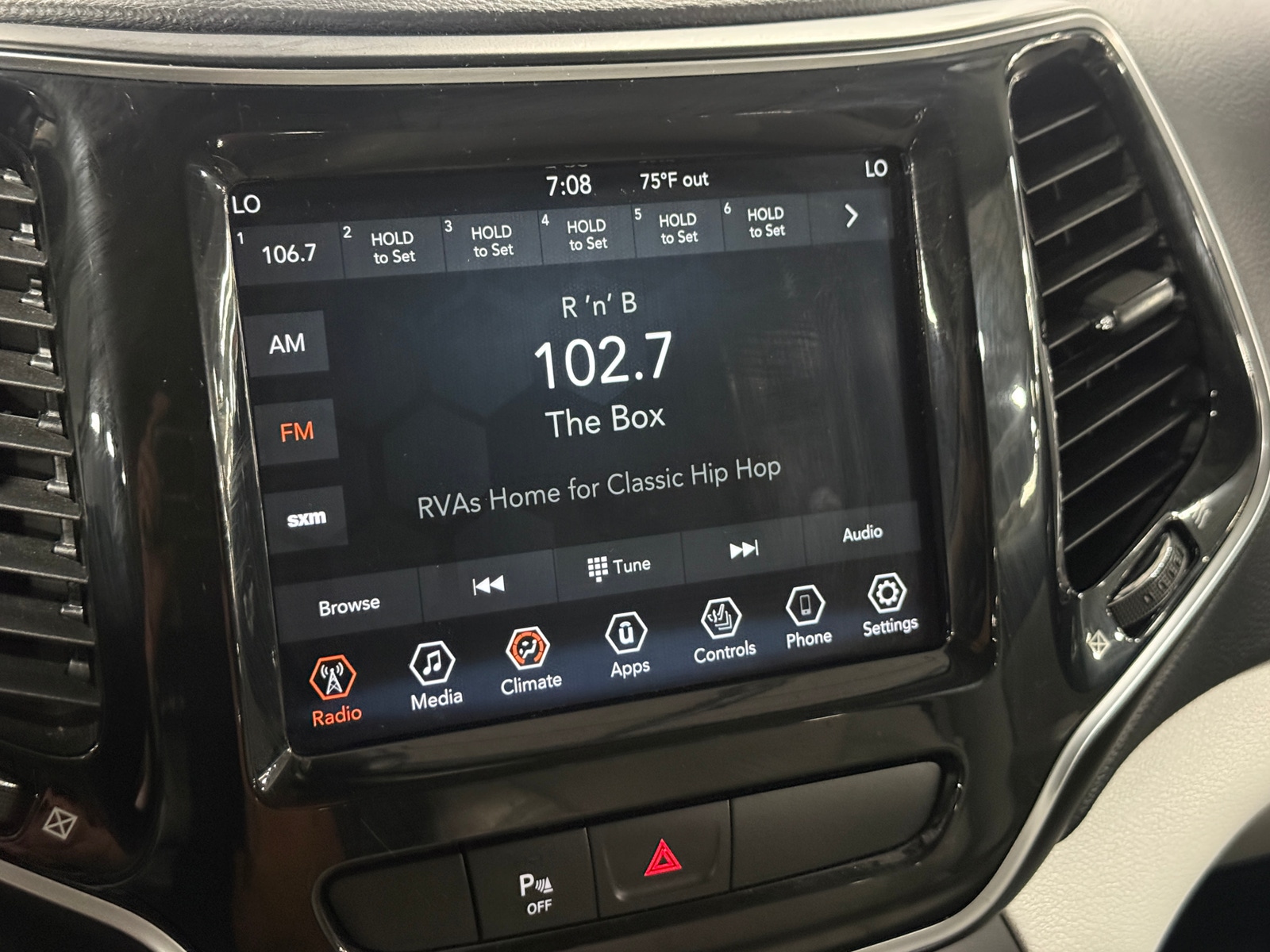 Thumbnail: 2019 Jeep Cherokee - 3