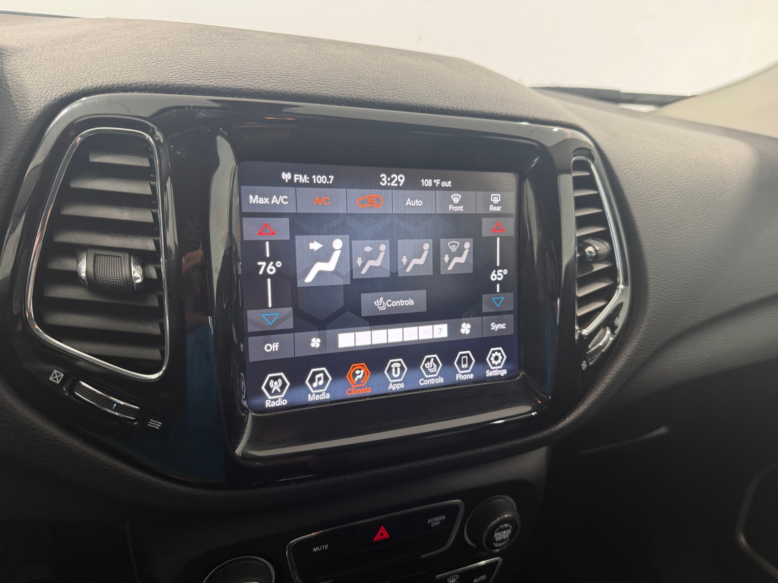 Thumbnail: 2019 Jeep Compass - 3