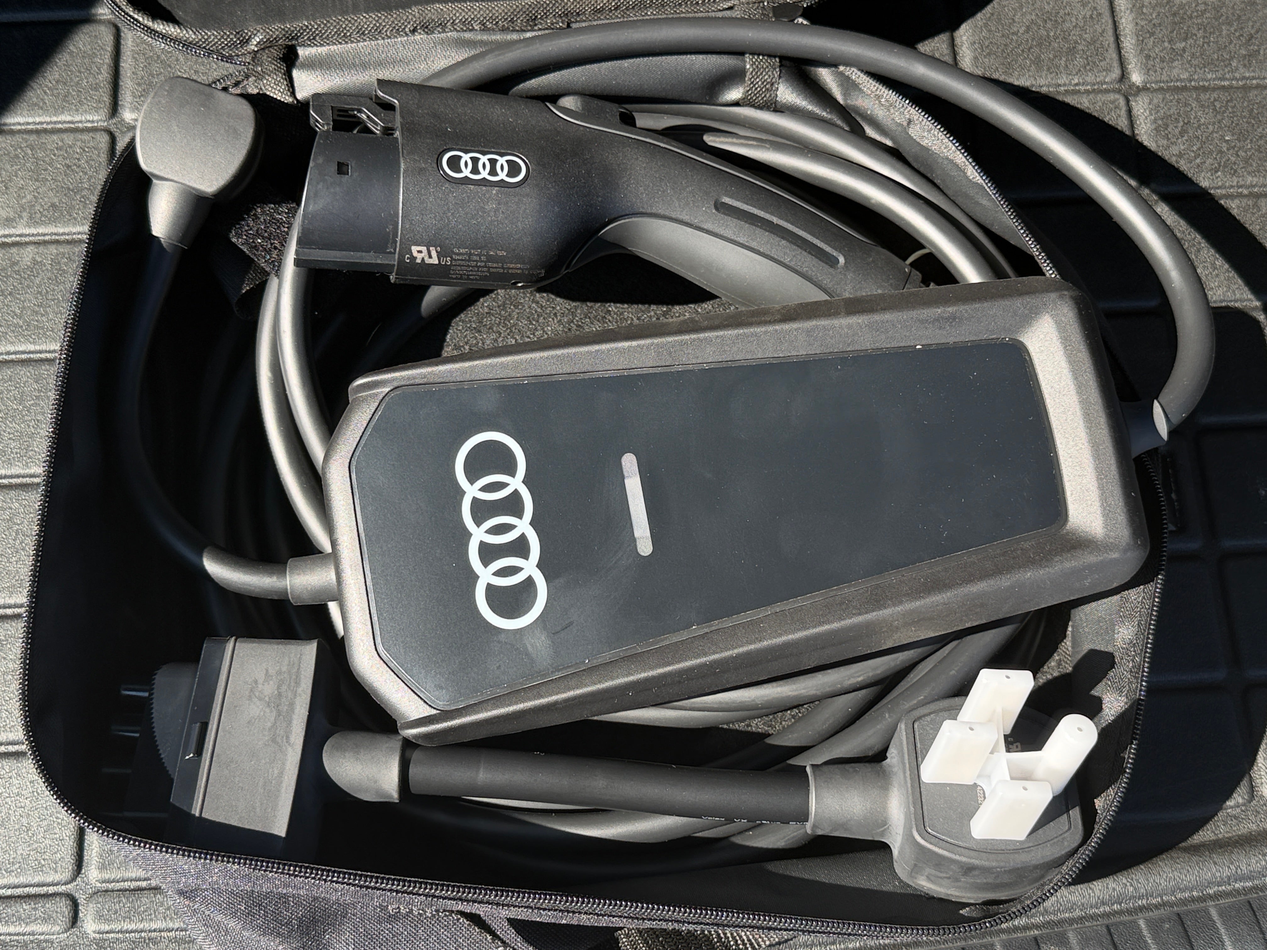 Used 2019 Audi e-tron Prestige with VIN WA1VAAGEXKB015276 for sale in Auburn, WA