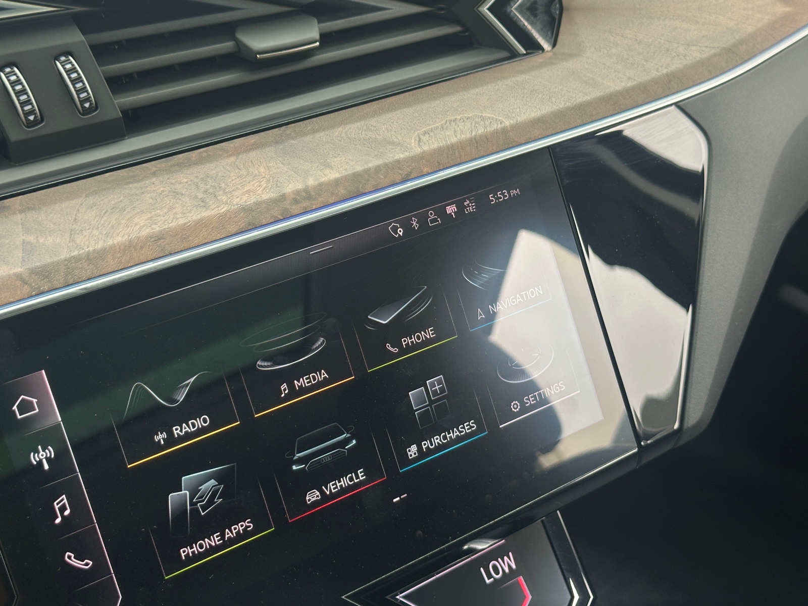 Thumbnail: 2019 Audi e-tron - 3