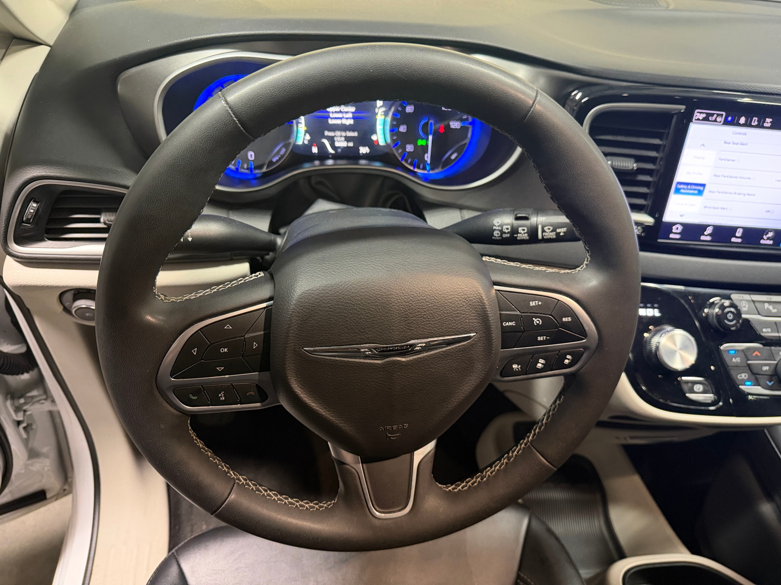 Thumbnail: 2024 Chrysler Pacifica - 4