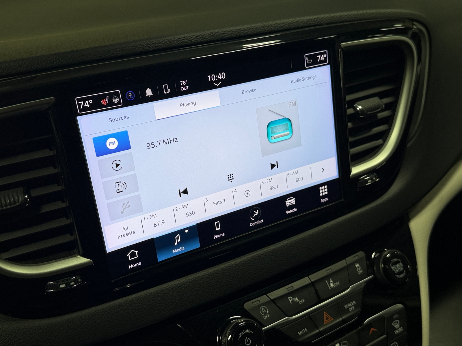 Thumbnail: 2024 Chrysler Pacifica - 3