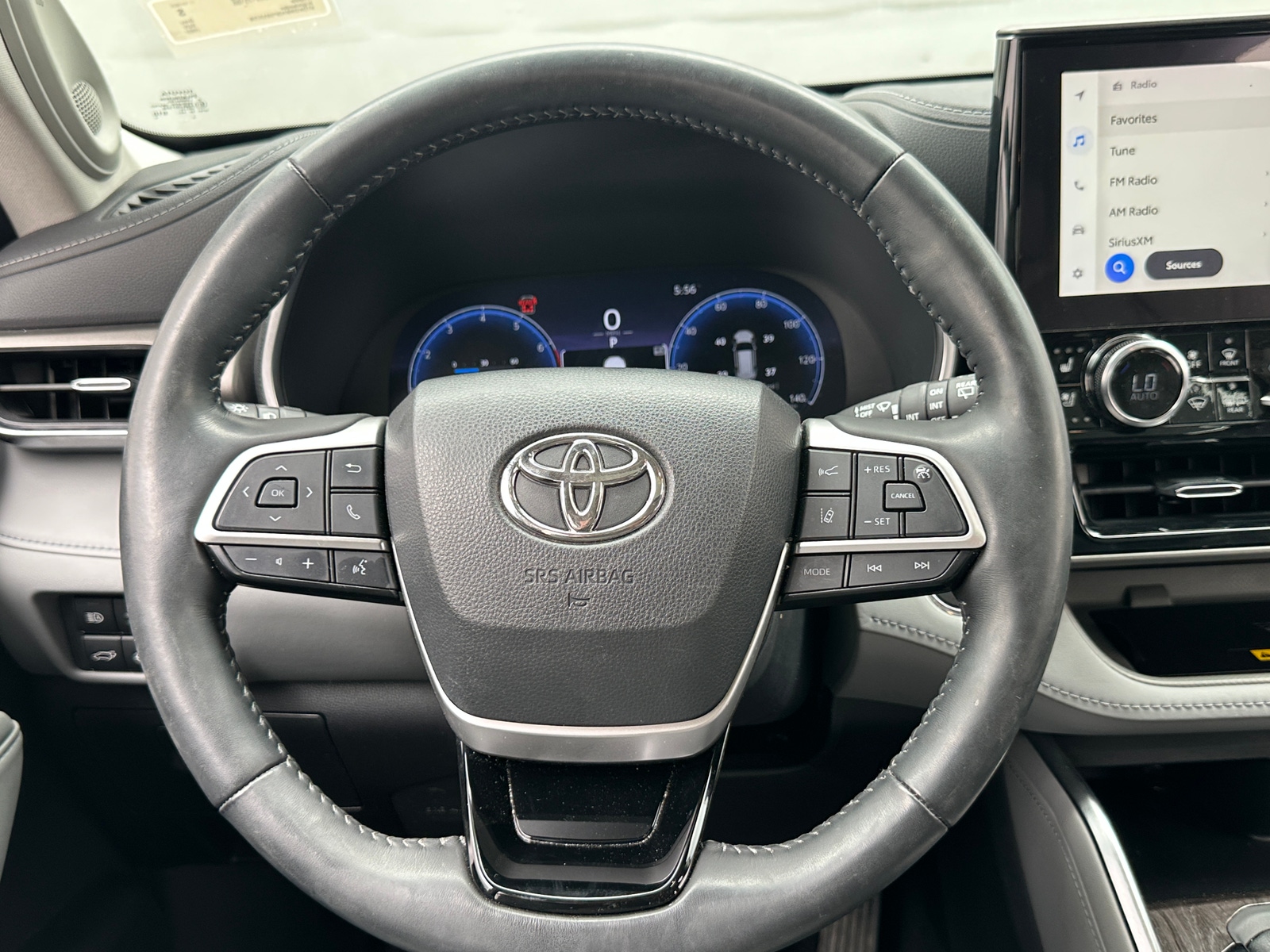 Thumbnail: 2023 Toyota Highlander - 4