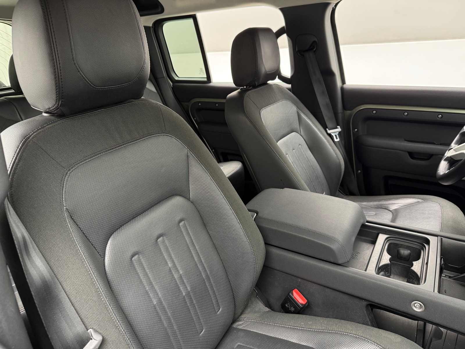 Thumbnail: 2020 Land Rover Defender - 2