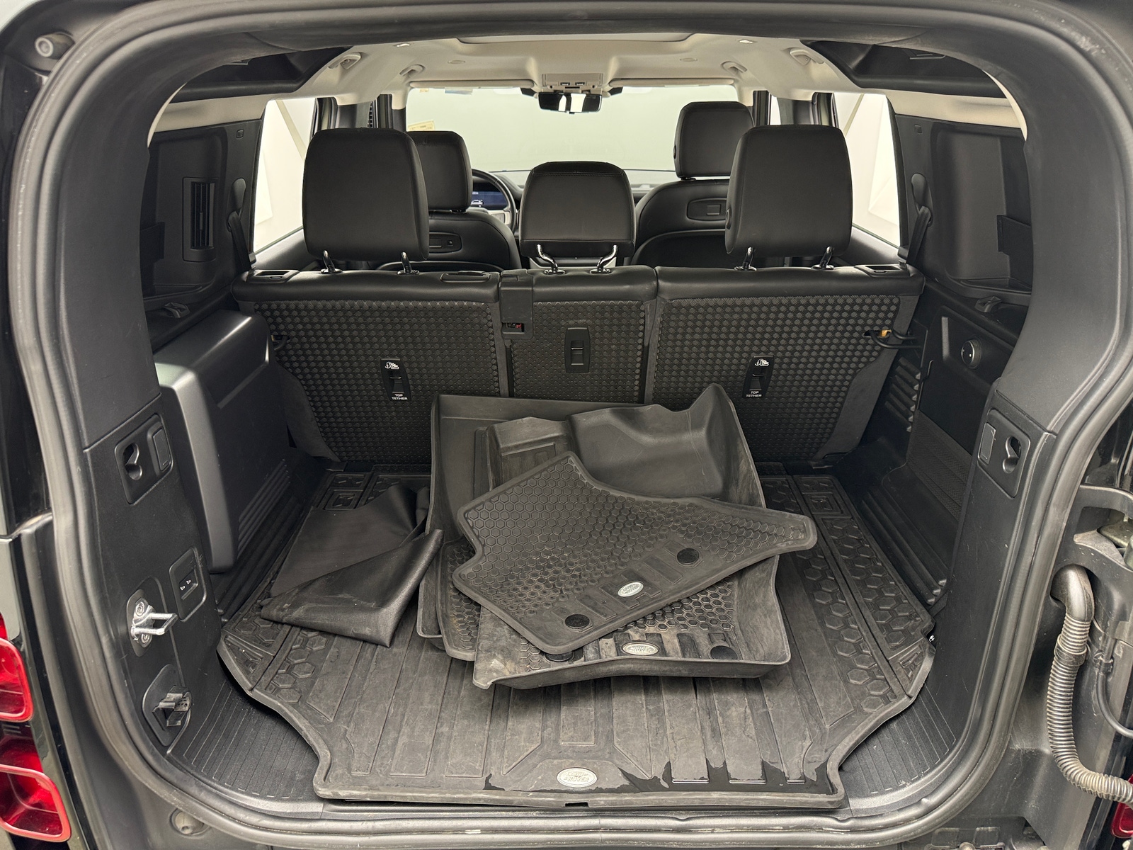 Thumbnail: 2020 Land Rover Defender - 7