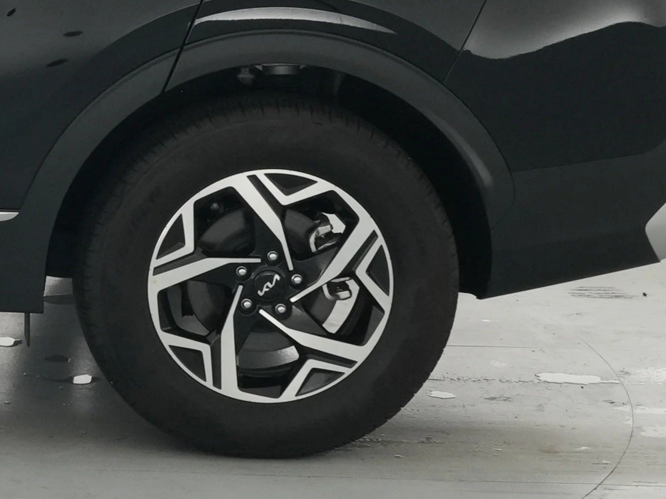 2025 Kia Sportage LX - Photo 17