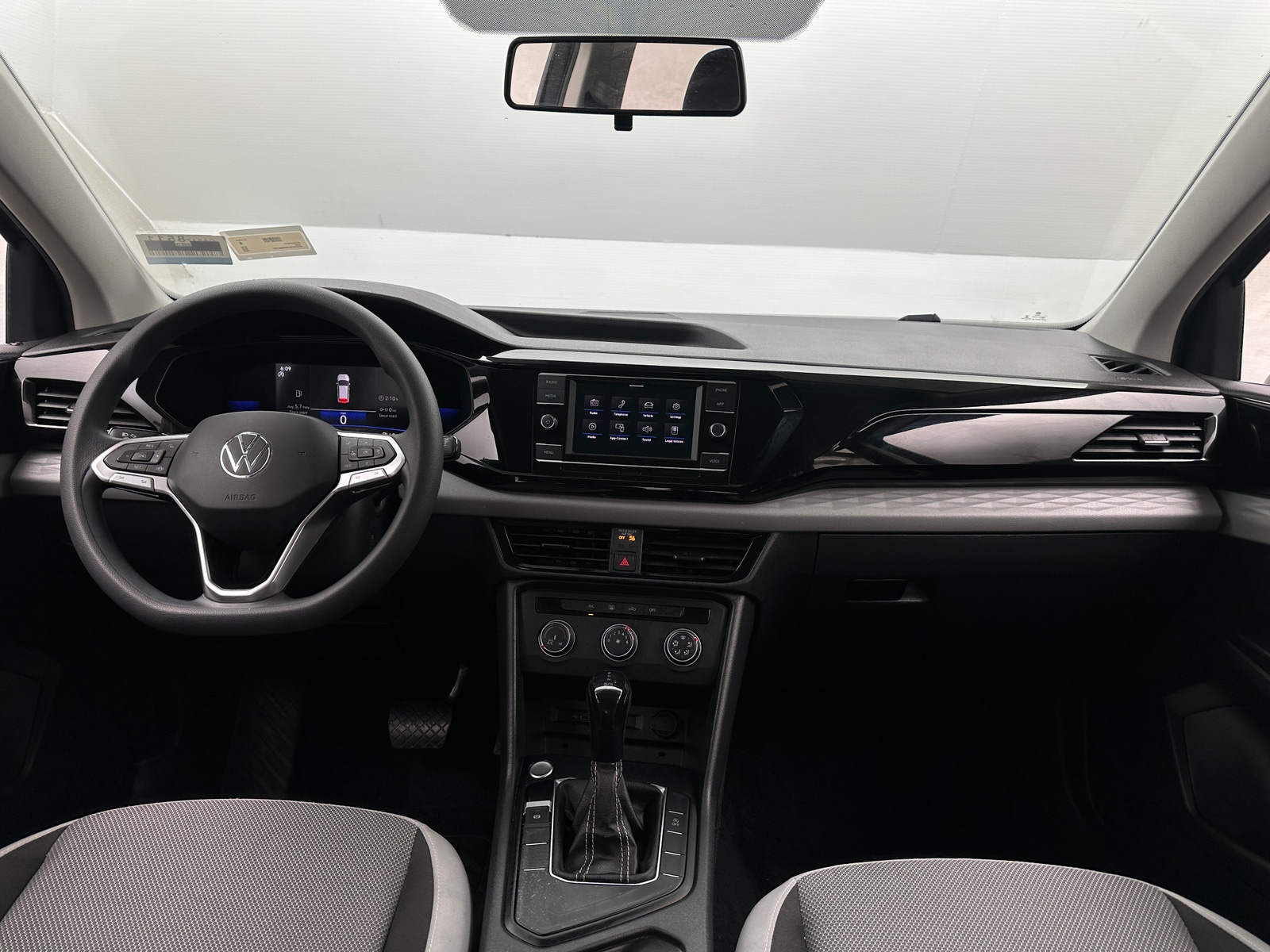 Thumbnail: 2022 Volkswagen Taos - 3