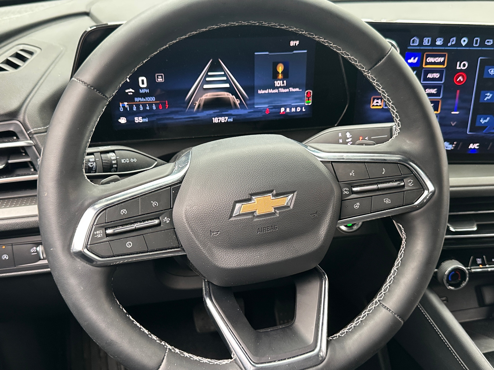 Thumbnail: 2025 Chevrolet Traverse - 4