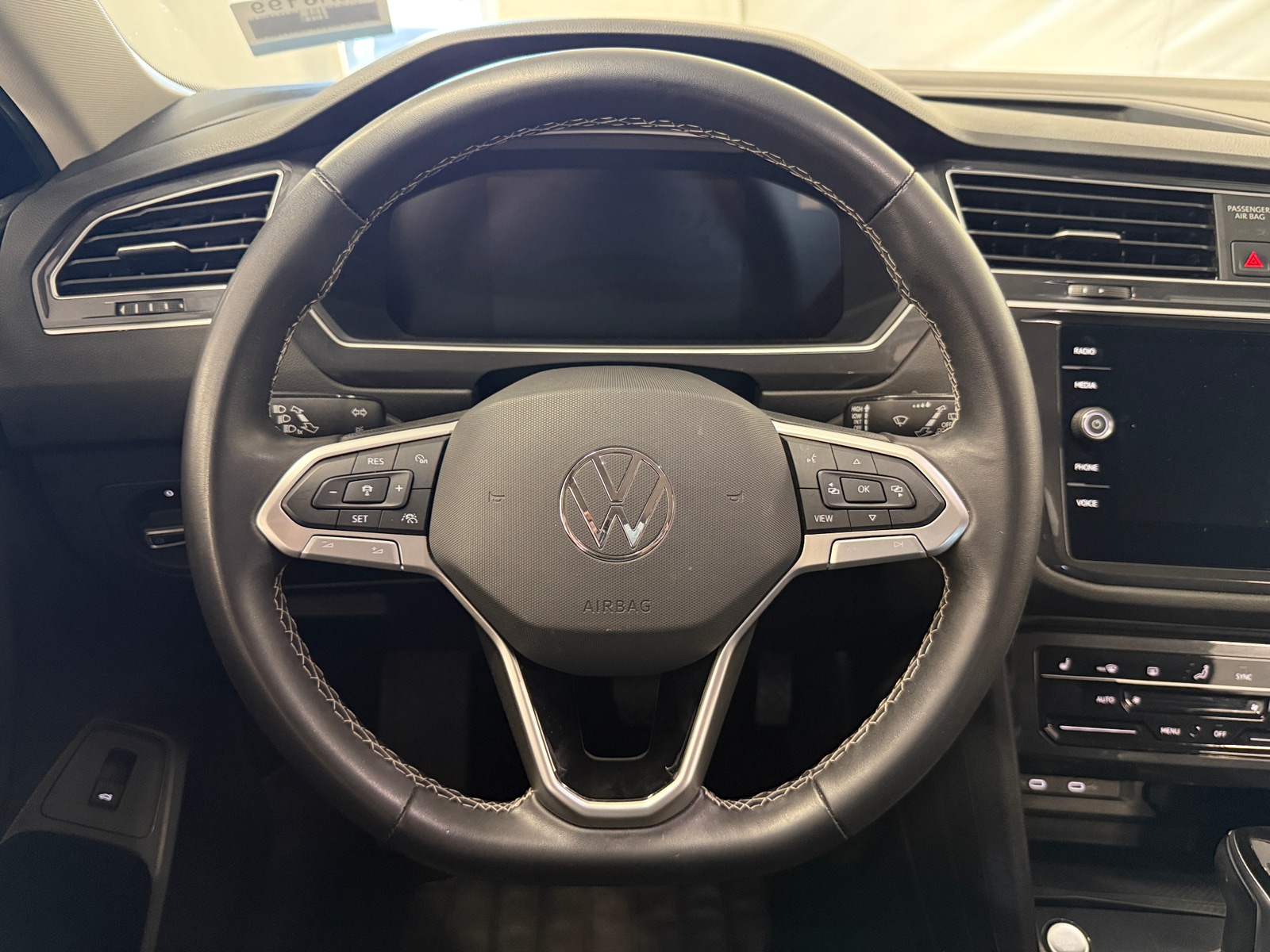 Thumbnail: 2024 Volkswagen Tiguan - 4