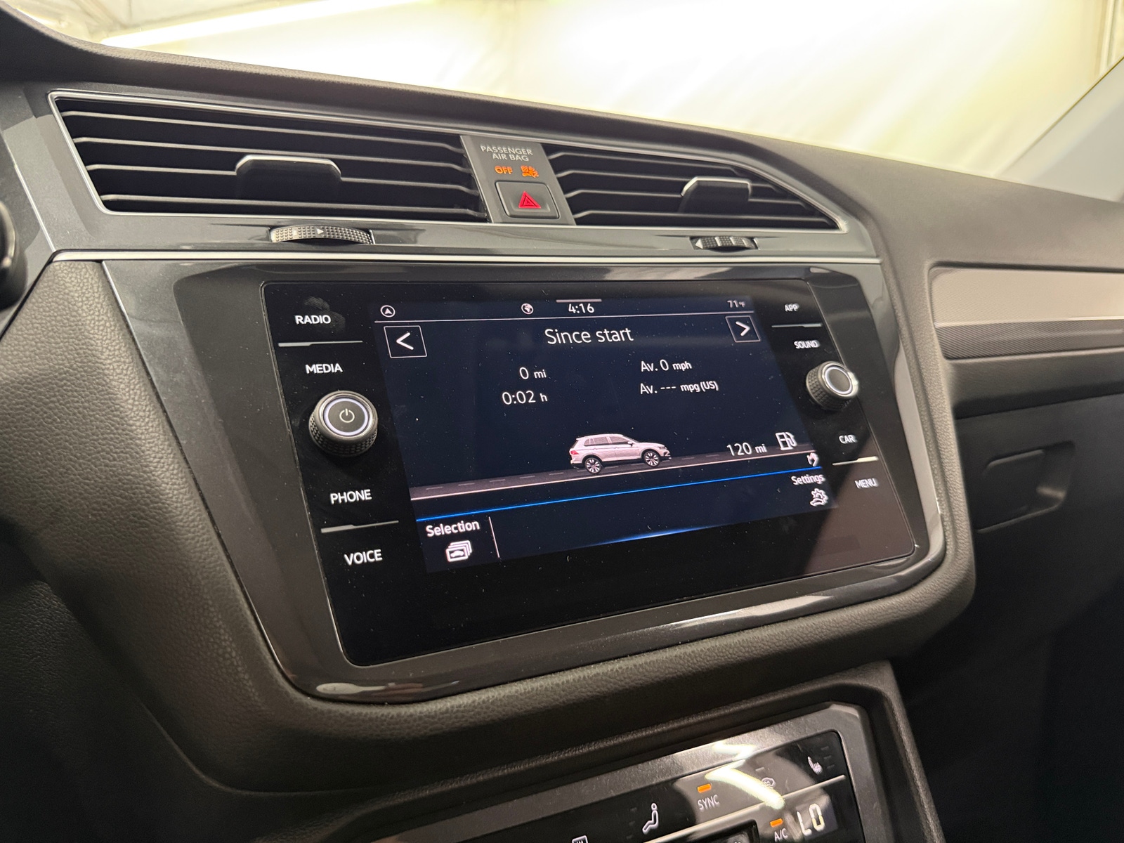 Thumbnail: 2024 Volkswagen Tiguan - 3