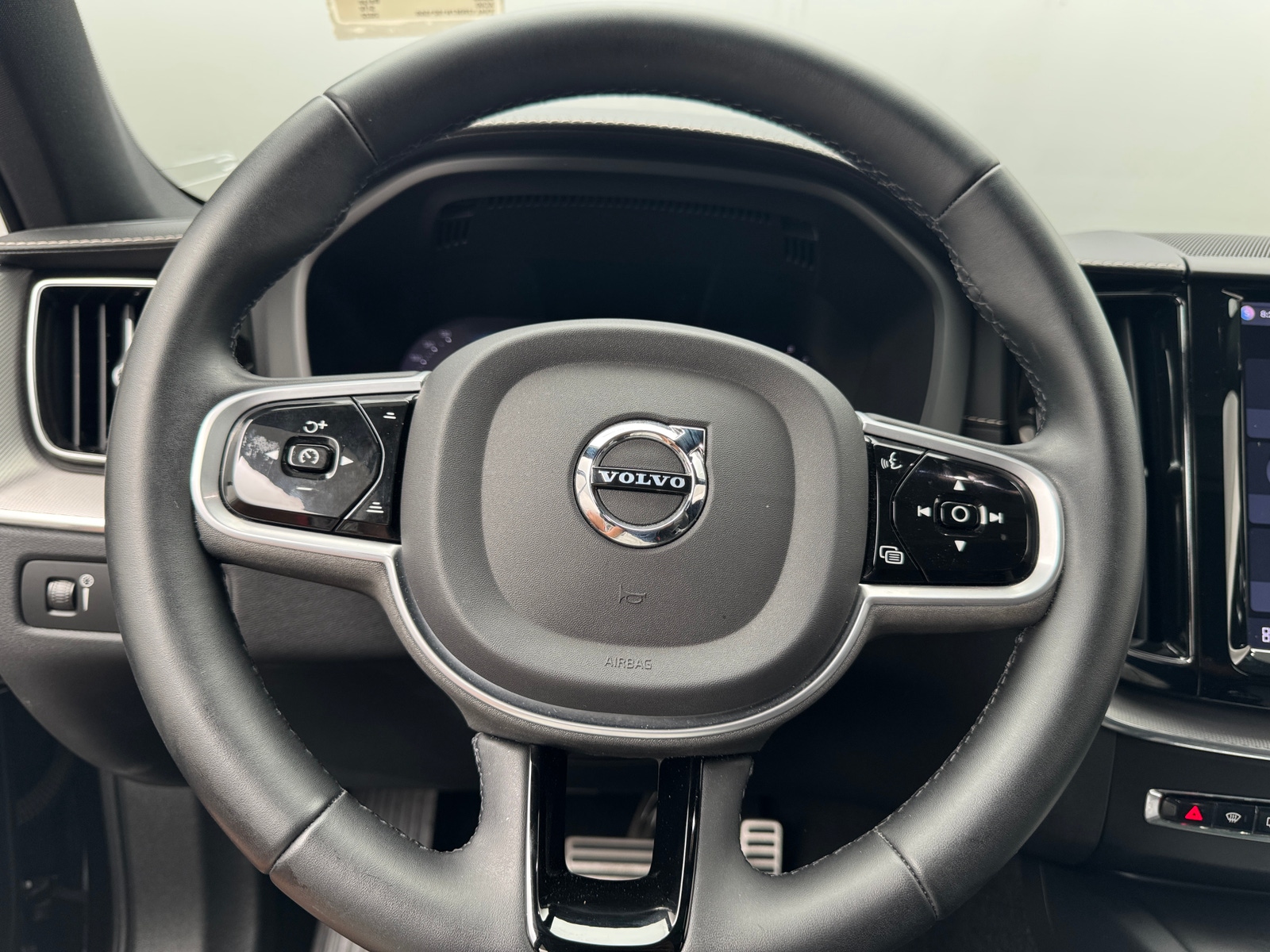 Thumbnail: 2022 Volvo XC60 - 4