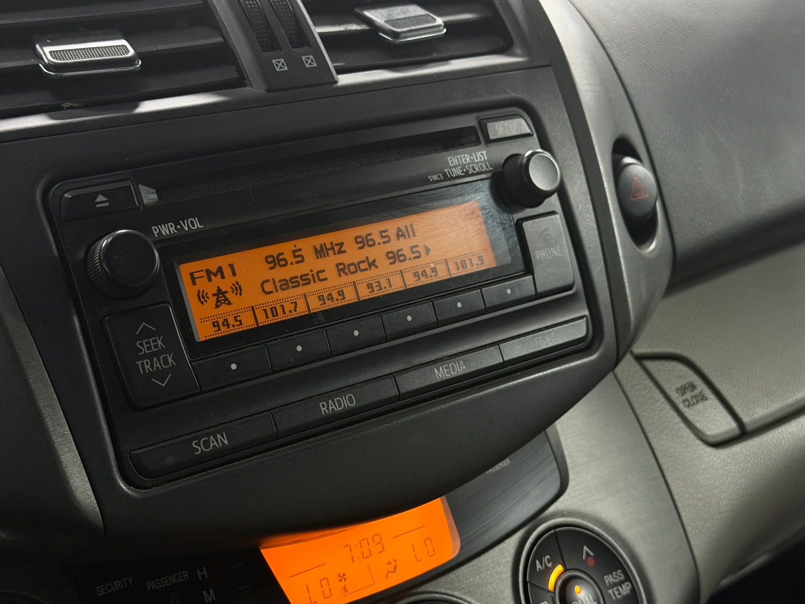 Thumbnail: 2012 Toyota RAV4 - 4