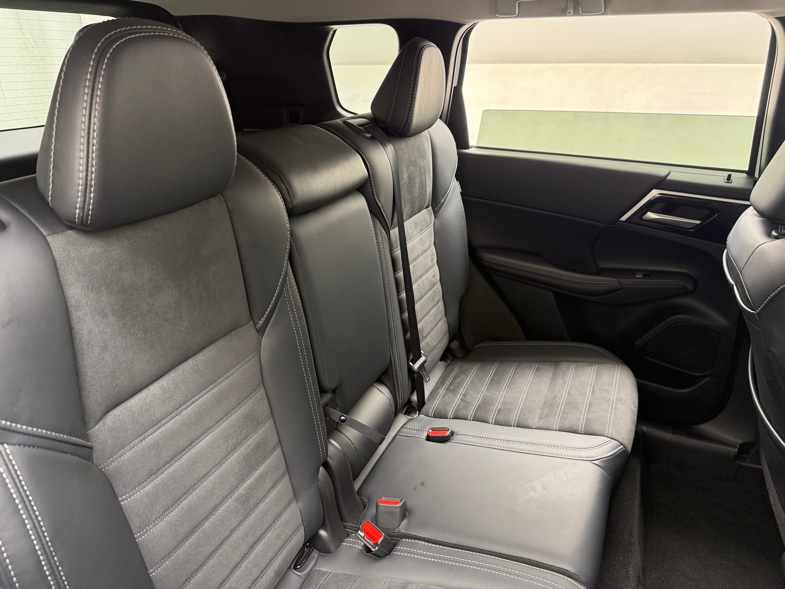 Thumbnail: 2024 Mitsubishi Outlander - 5