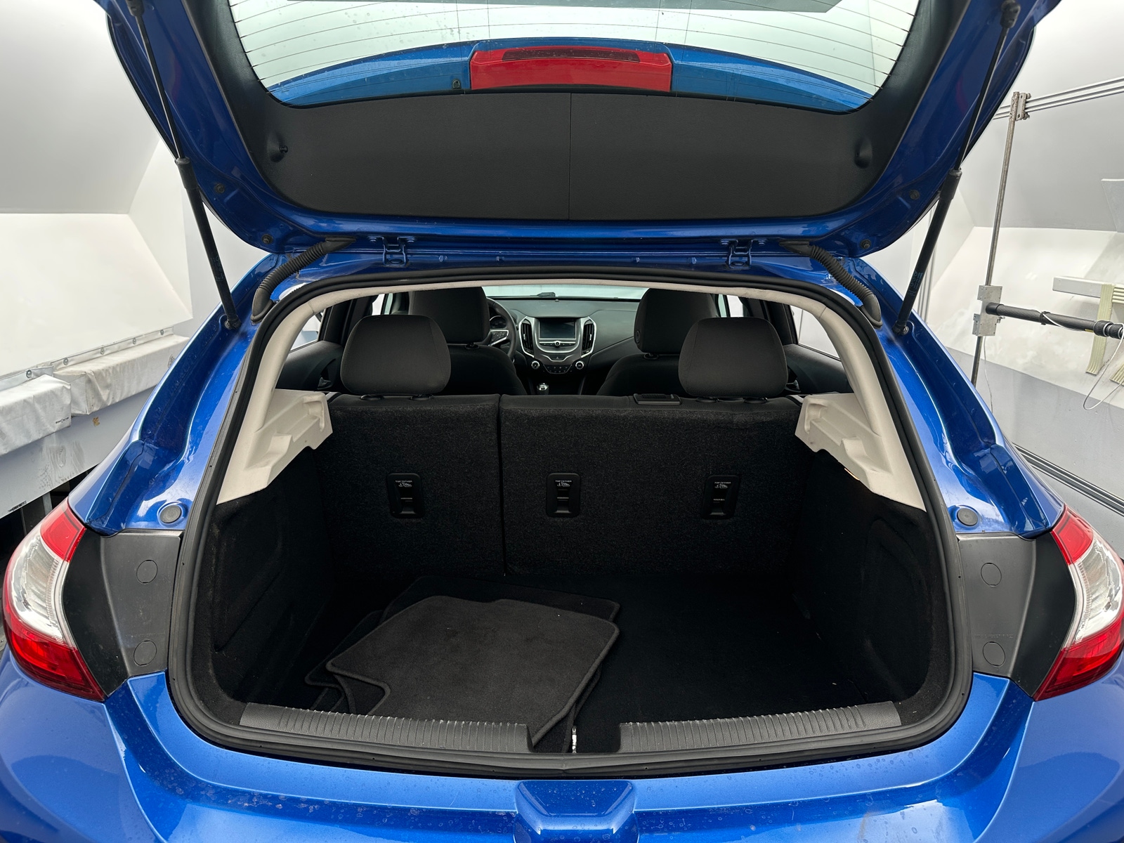 Thumbnail: 2018 Chevrolet Cruze - 7