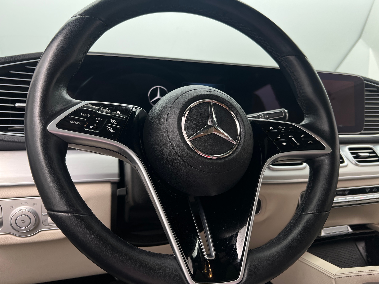 Thumbnail: 2026 Mercedes-Benz GLE - 4