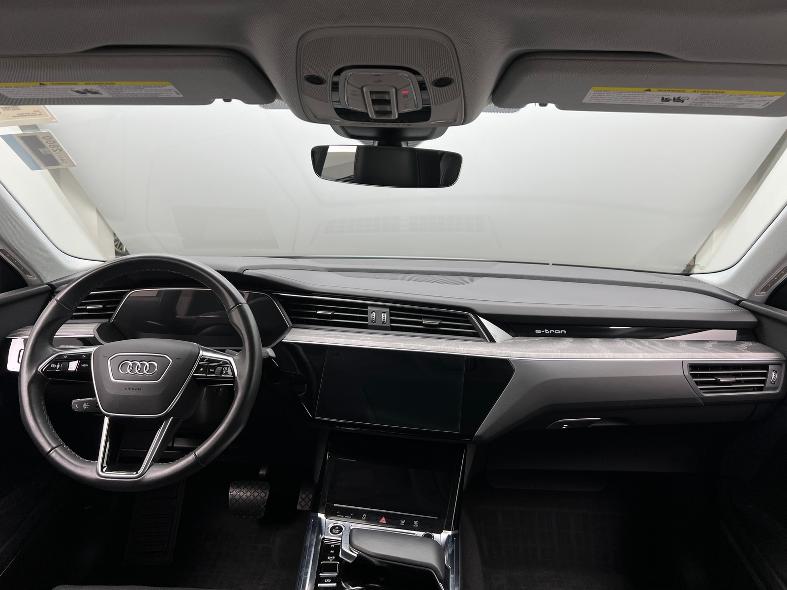 Thumbnail: 2022 Audi e-tron S - 2