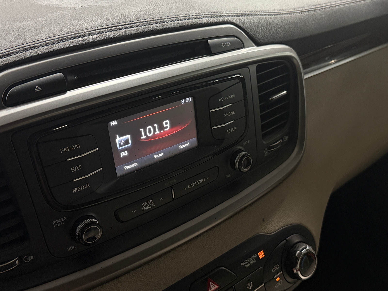 Thumbnail: 2016 Kia Sorento - 4