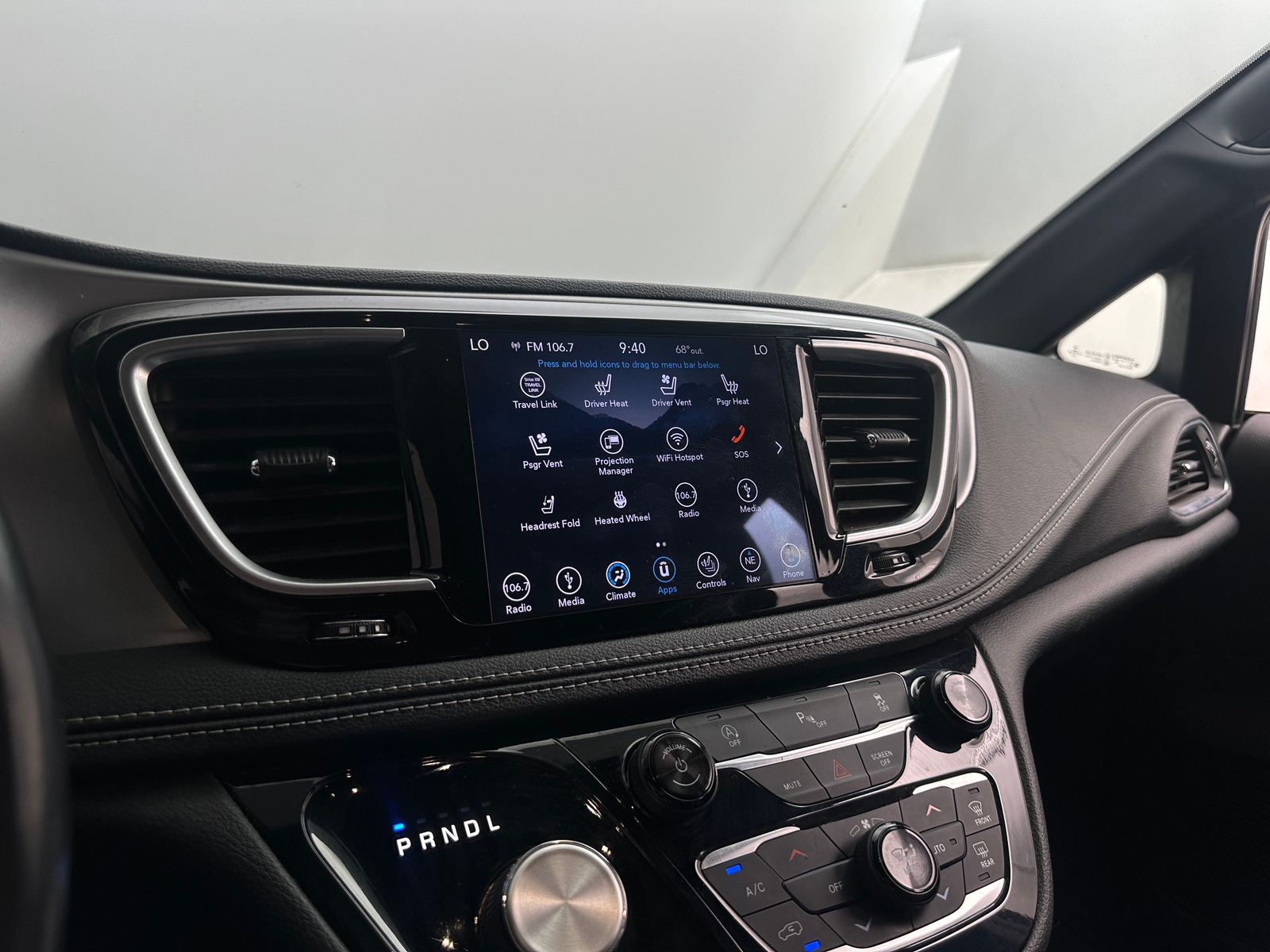 Thumbnail: 2019 Chrysler Pacifica - 3