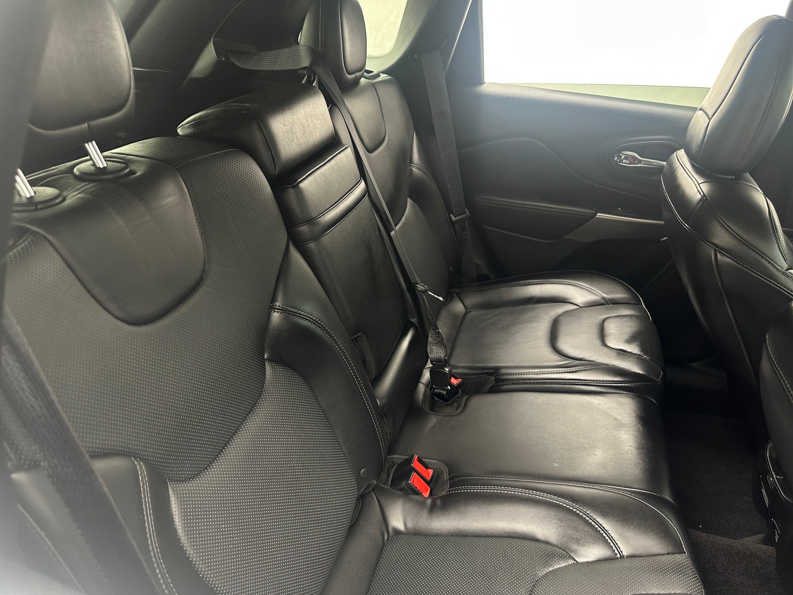 Thumbnail: 2019 Jeep Cherokee - 5