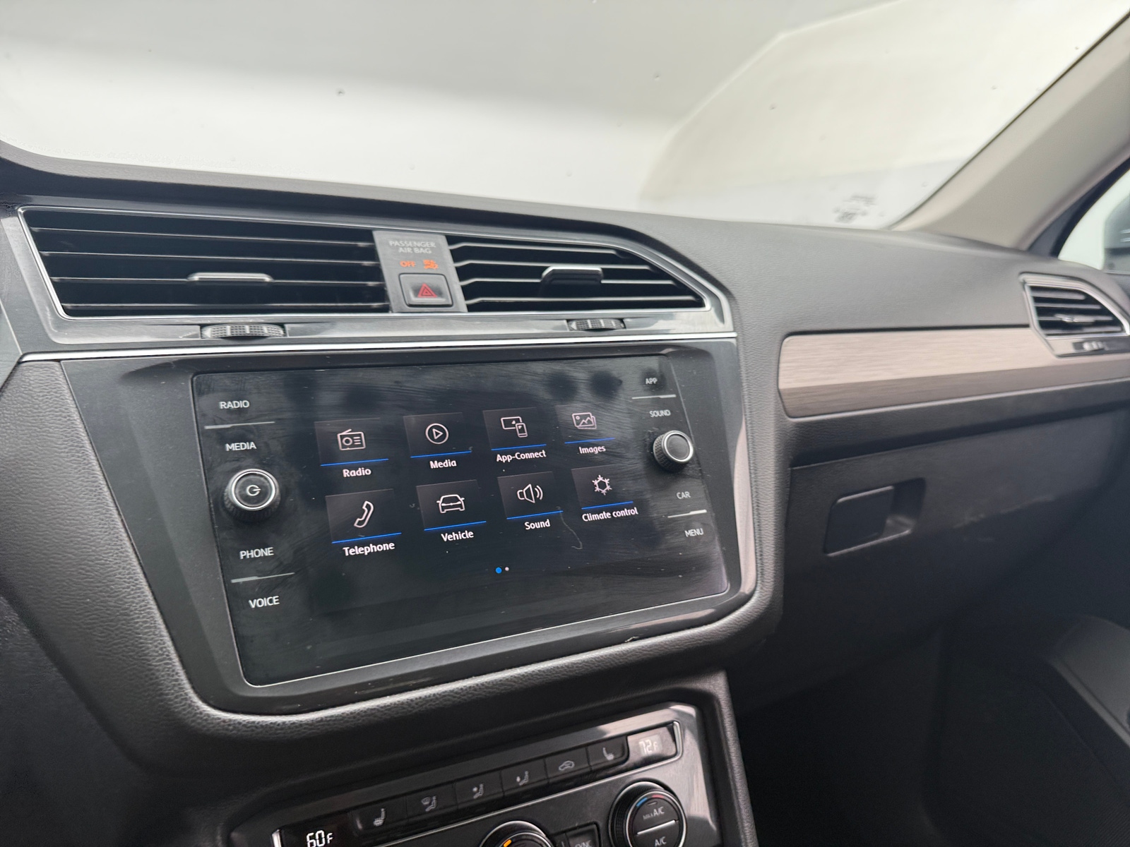 Thumbnail: 2019 Volkswagen Tiguan - 4