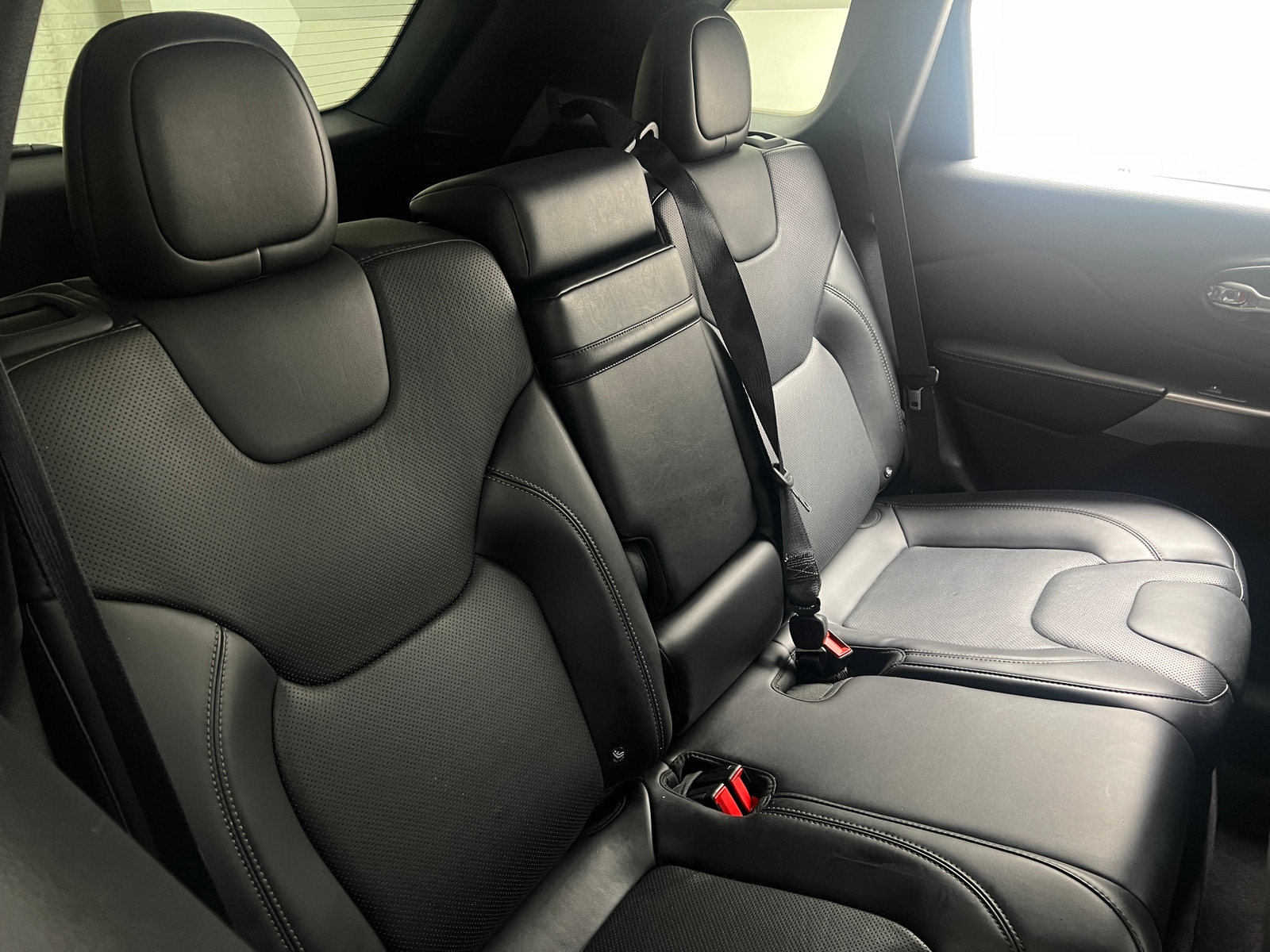 Thumbnail: 2019 Jeep Cherokee - 5