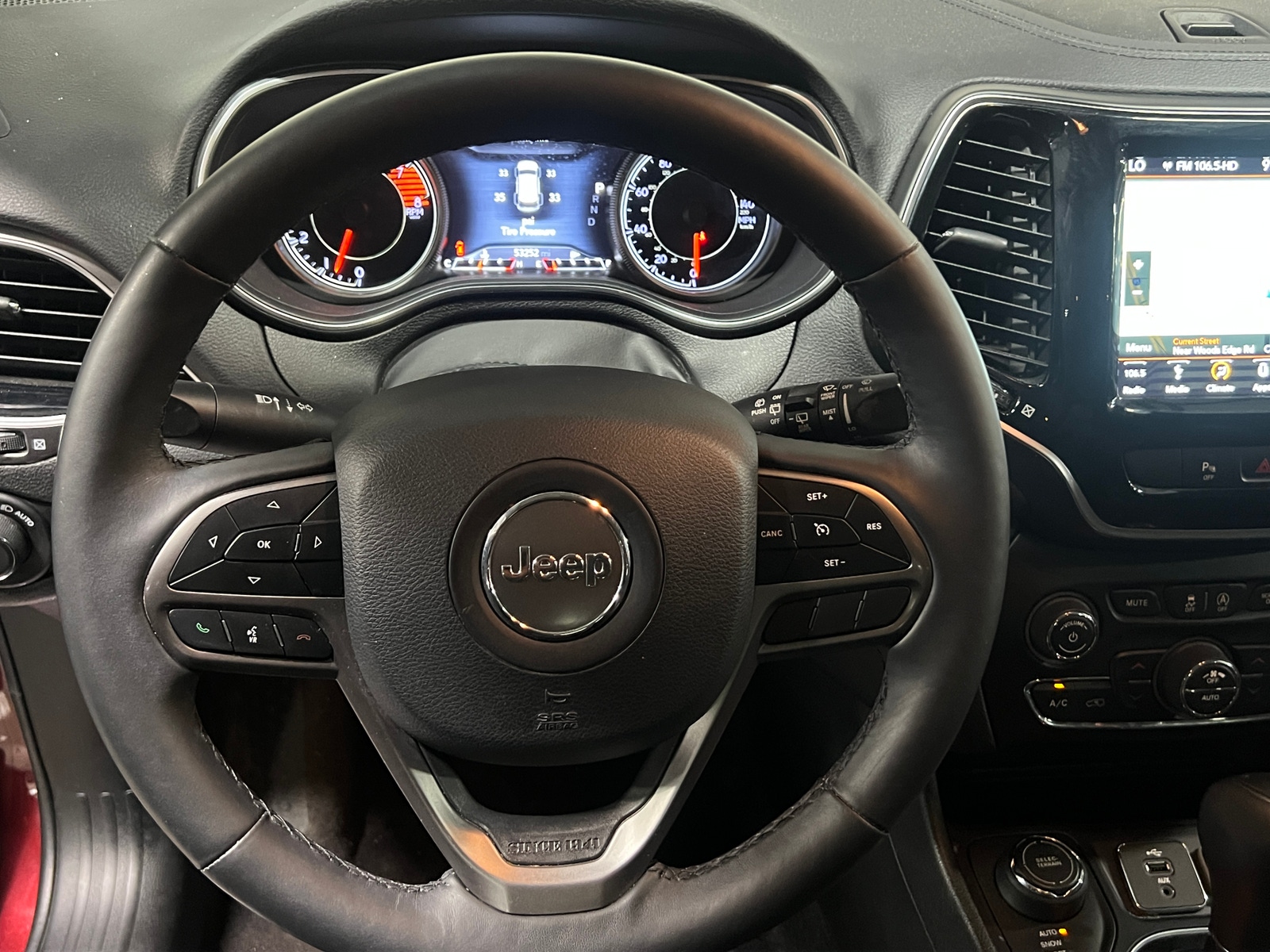 Thumbnail: 2019 Jeep Cherokee - 4