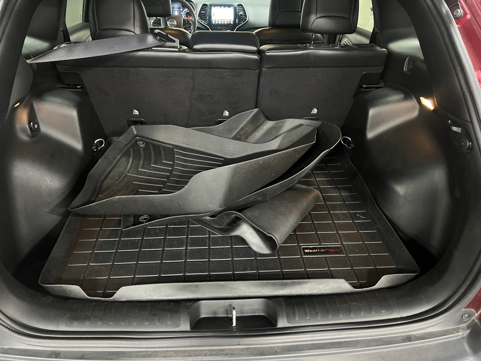 Thumbnail: 2019 Jeep Cherokee - 6