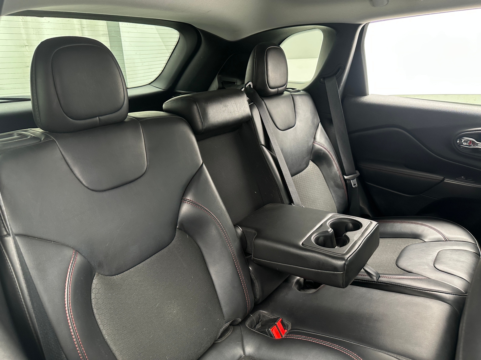 Thumbnail: 2020 Jeep Cherokee - 6