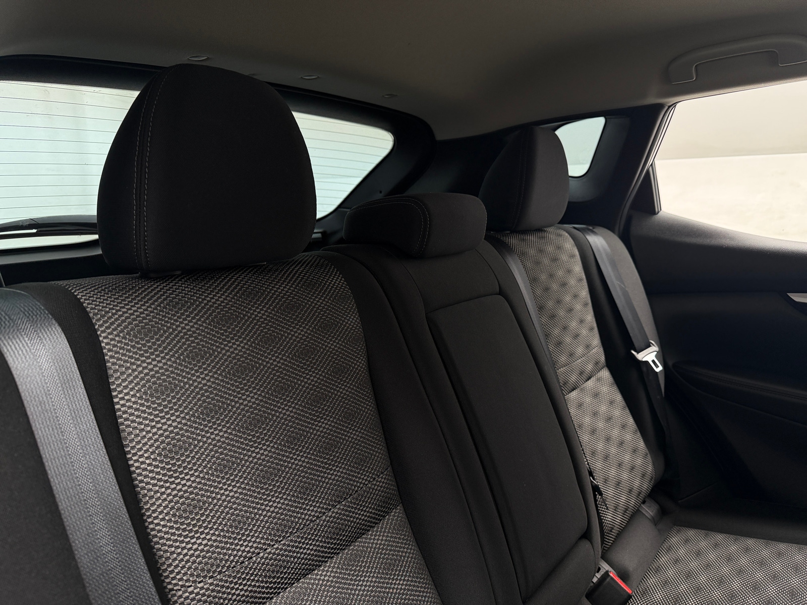 Thumbnail: 2018 Nissan Rogue Sport - 6