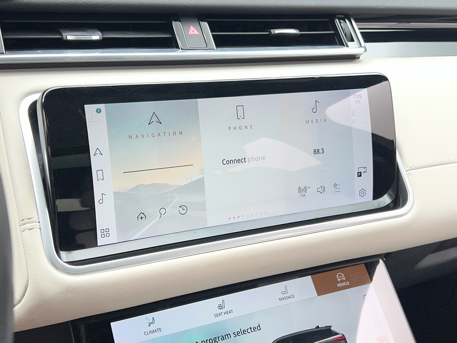 Thumbnail: 2021 Land Rover Range Rover Velar - 4