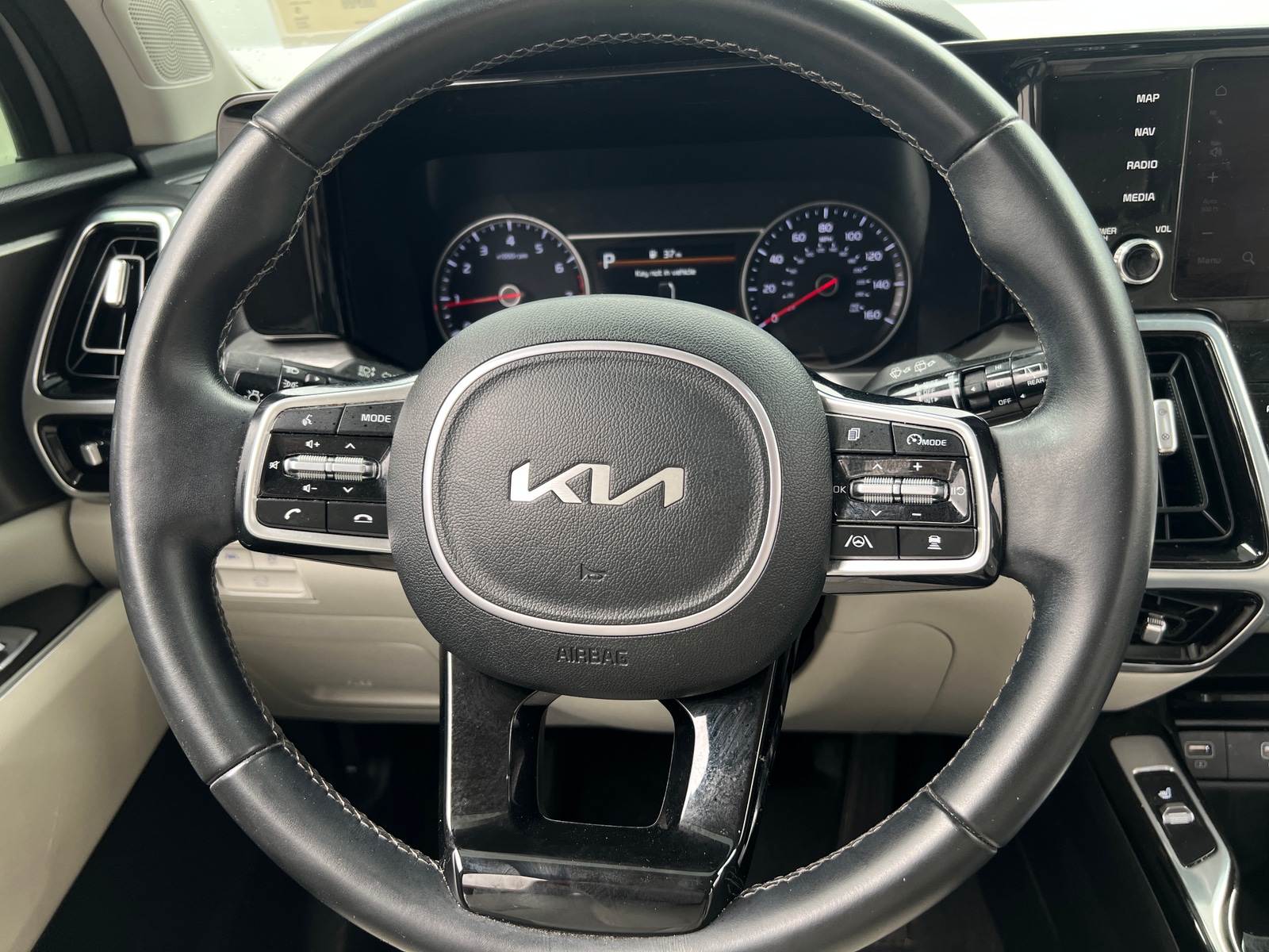 Thumbnail: 2022 Kia Sorento - 4