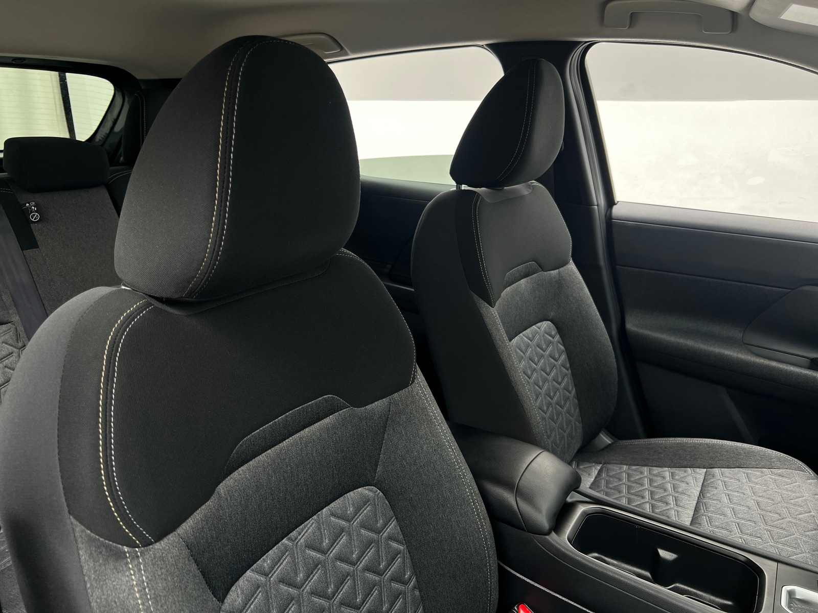 Thumbnail: 2026 Nissan Kicks - 2