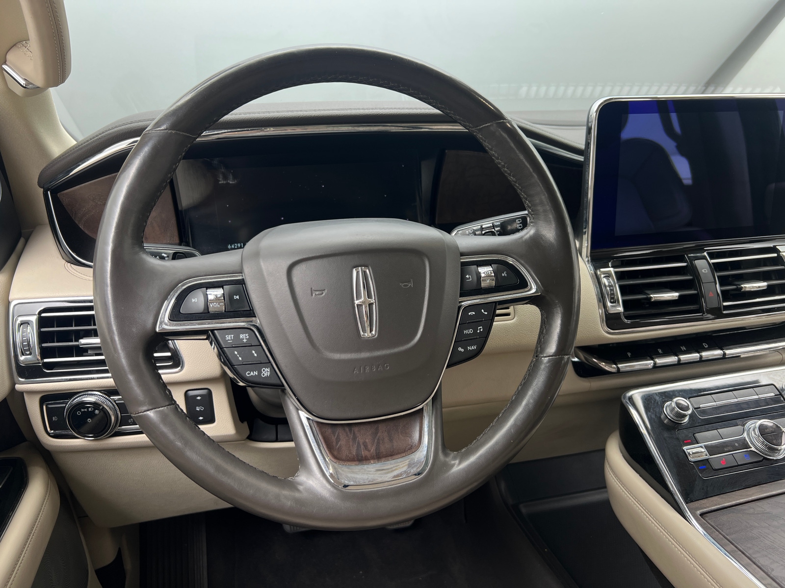 Thumbnail: 2019 Lincoln Navigator L - 4