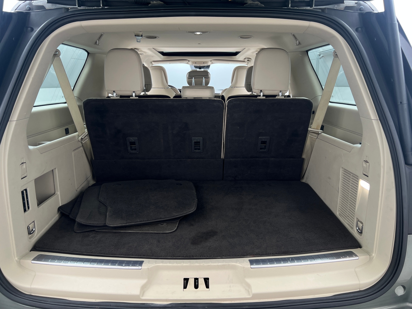 Thumbnail: 2019 Lincoln Navigator L - 6