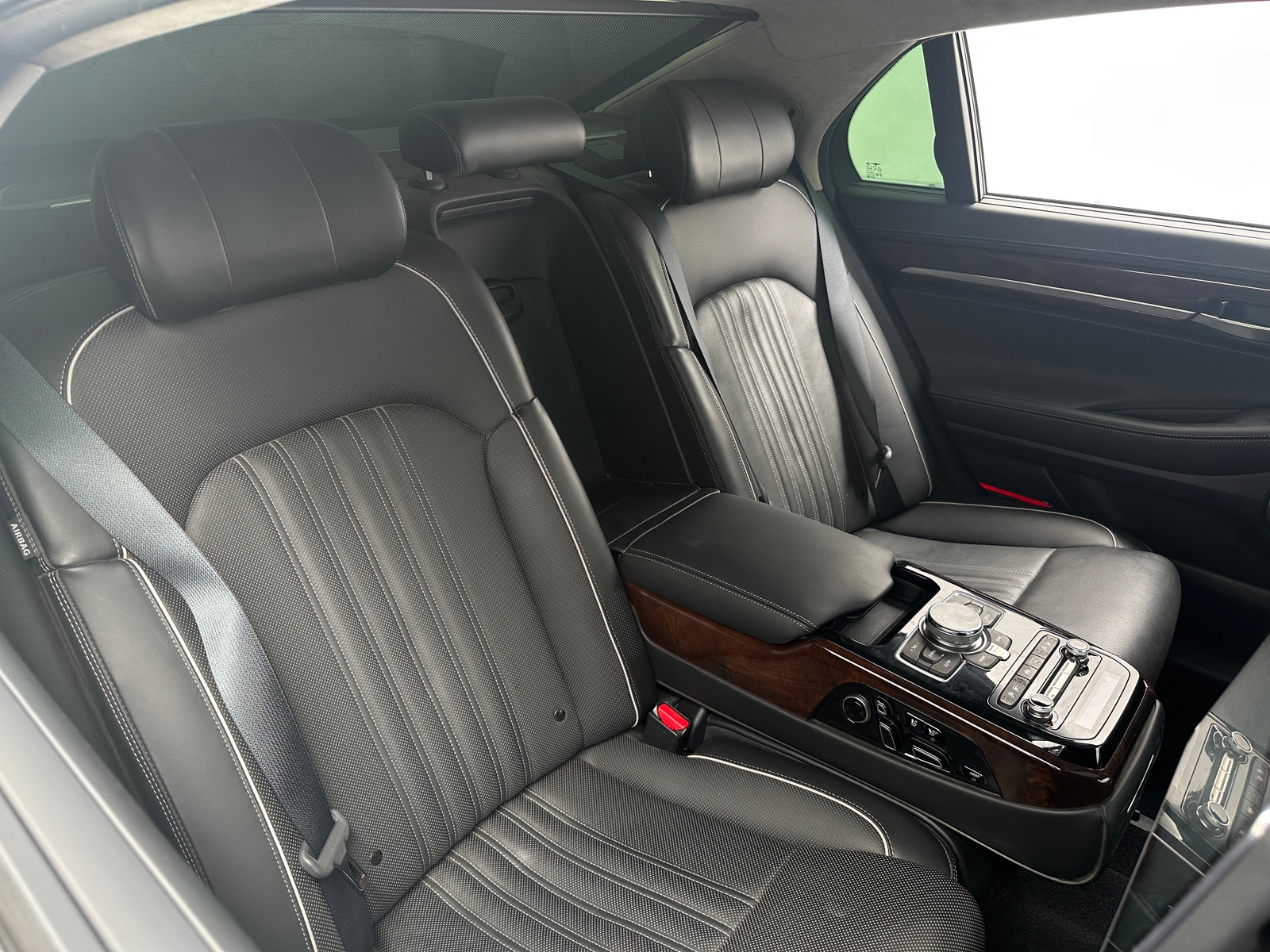 Thumbnail: 2019 Genesis G90 - 5