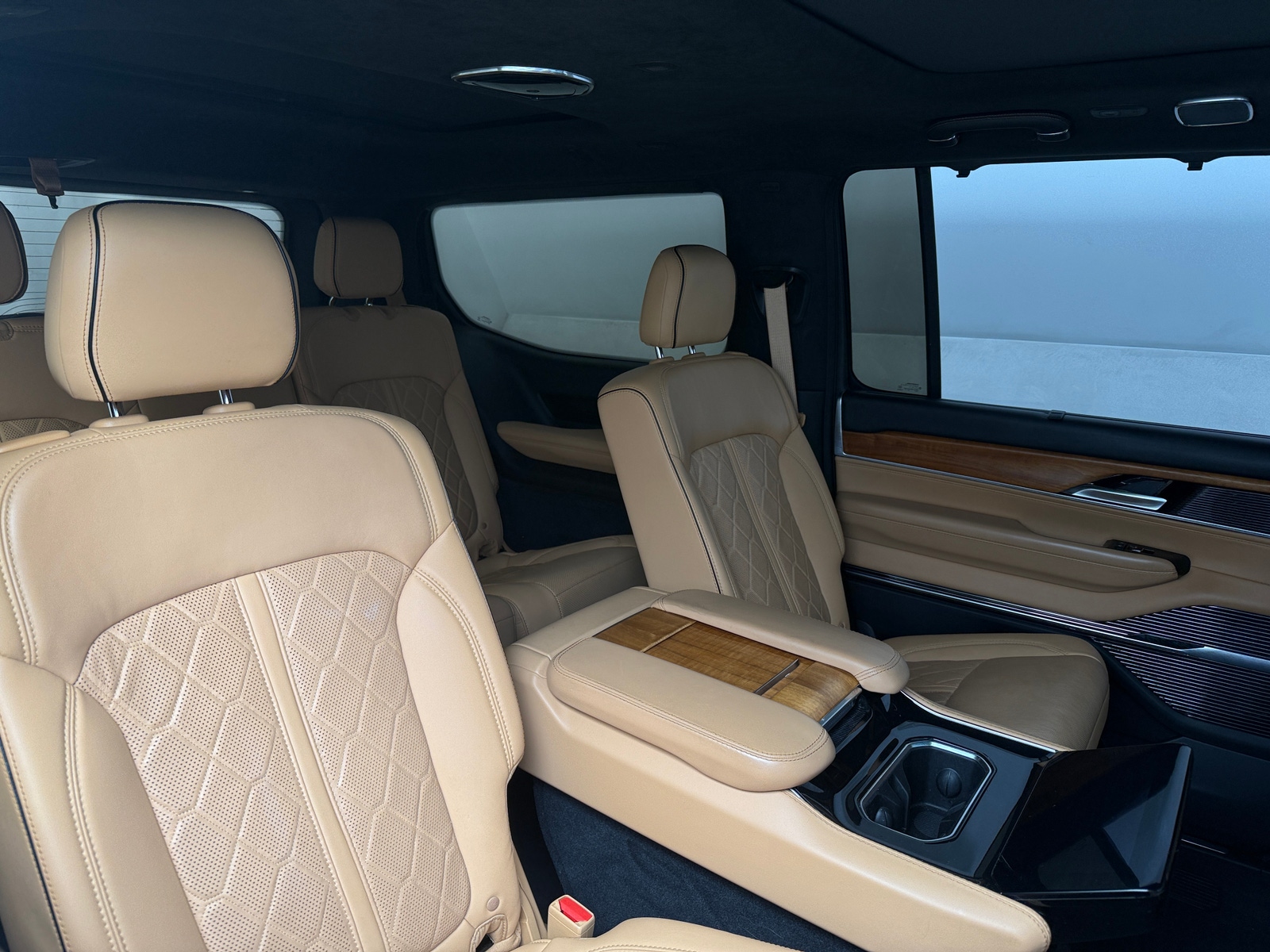 Thumbnail: 2022 Jeep Grand Wagoneer - 5