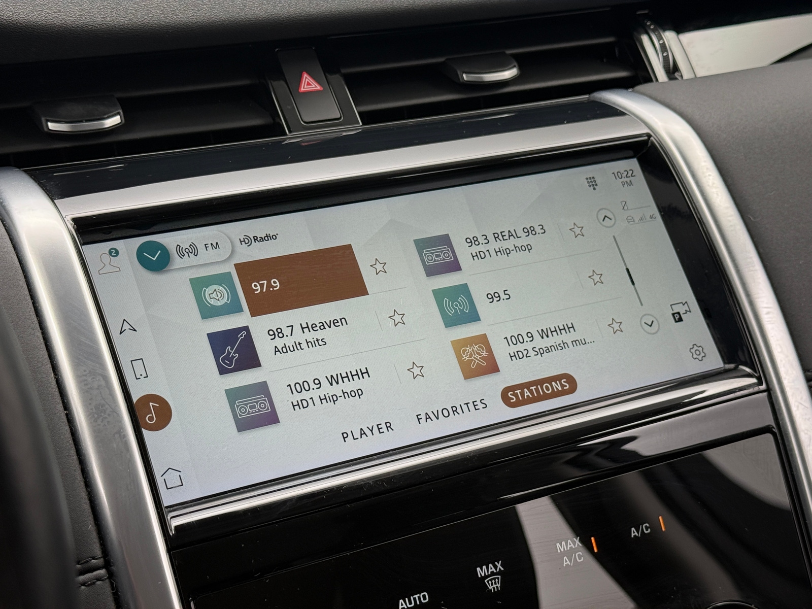 Thumbnail: 2021 Land Rover Discovery Sport - 3