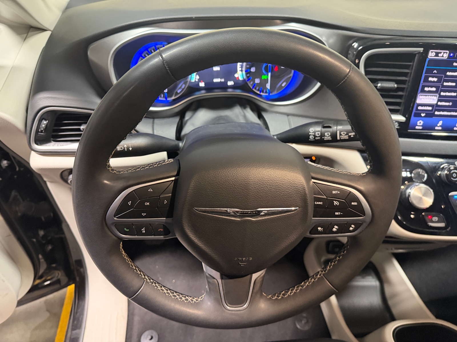 Thumbnail: 2024 Chrysler Pacifica - 4