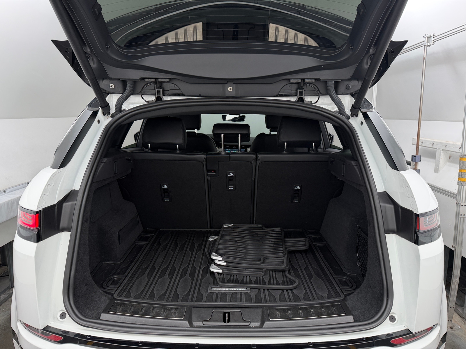 Thumbnail: 2023 Land Rover Range Rover Evoque - 6
