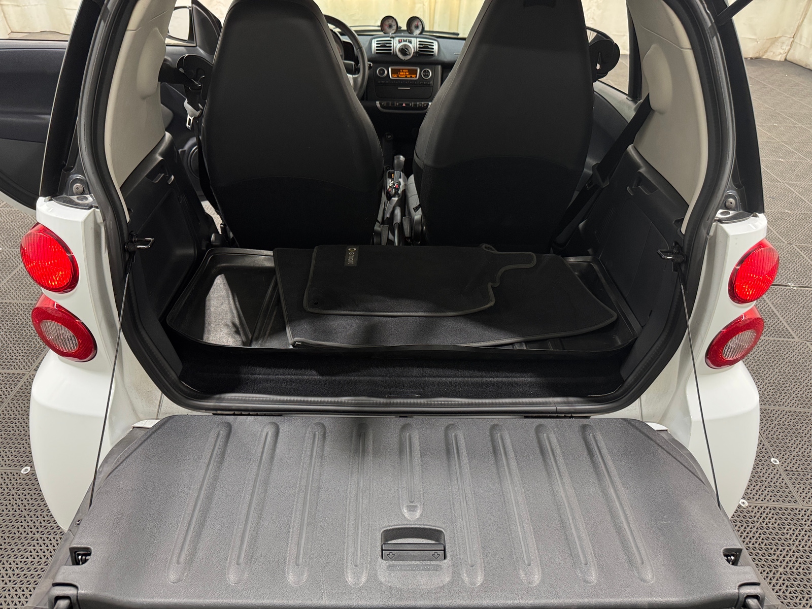 Thumbnail: 2016 smart fortwo - 4