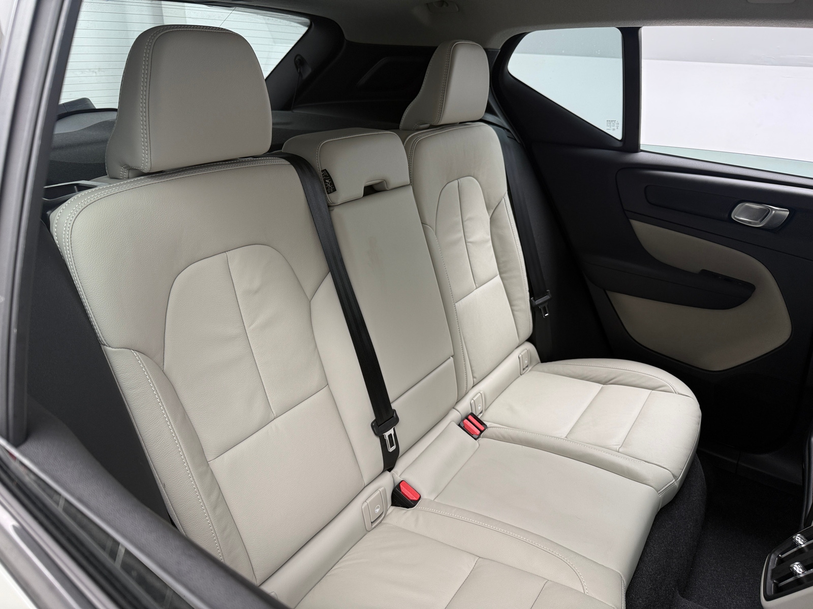 Thumbnail: 2023 Volvo XC40 - 5