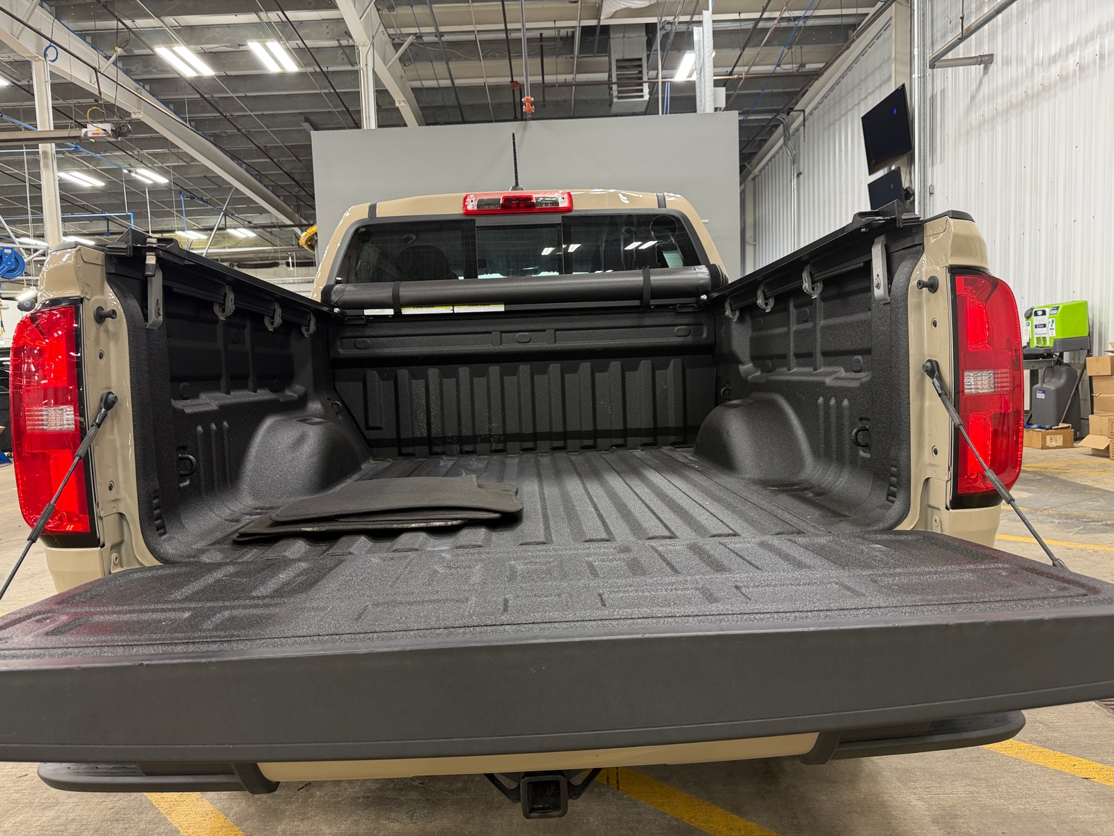 Thumbnail: 2022 Chevrolet Colorado - 6