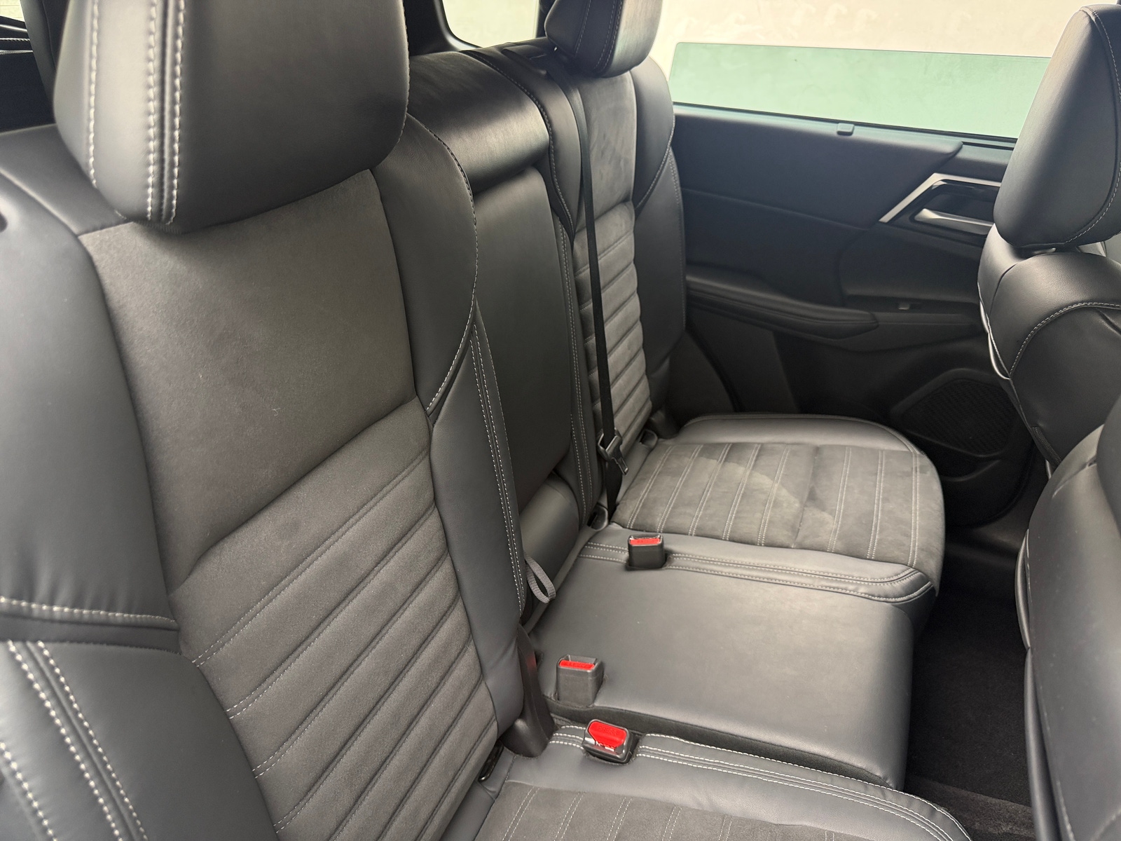 Thumbnail: 2023 Mitsubishi Outlander - 6