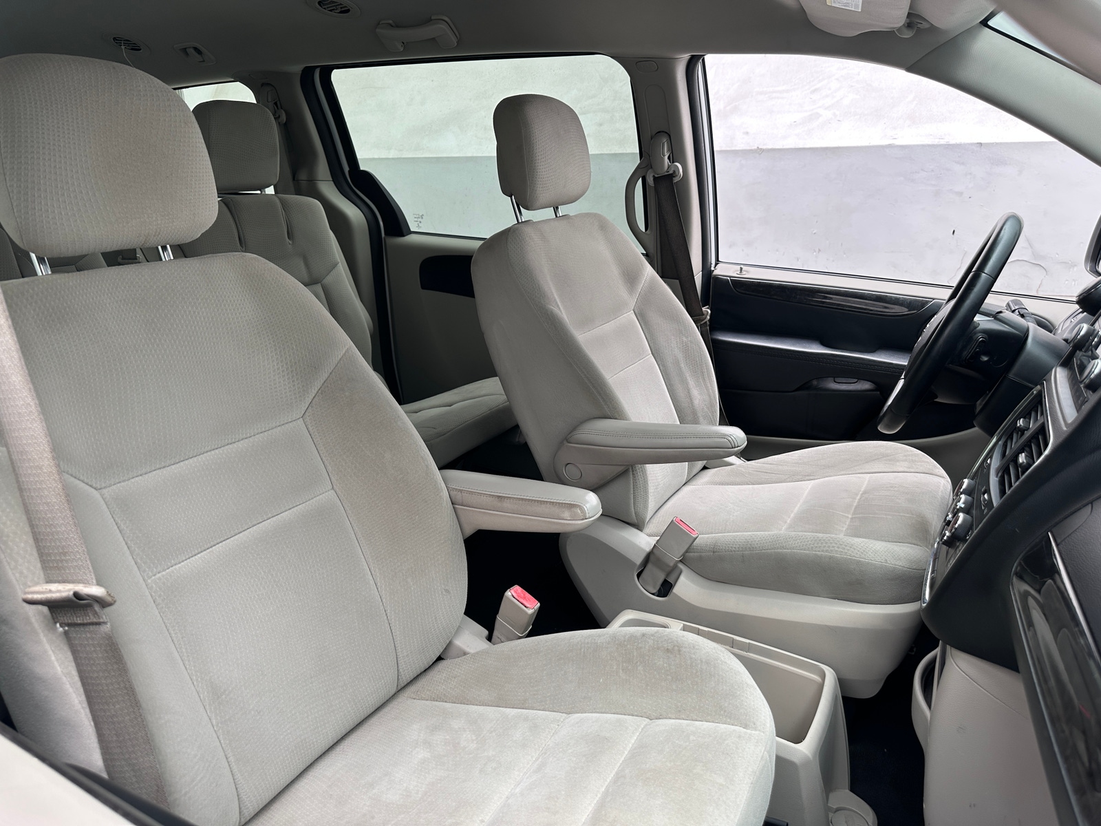 Thumbnail: 2015 Dodge Grand Caravan - 2